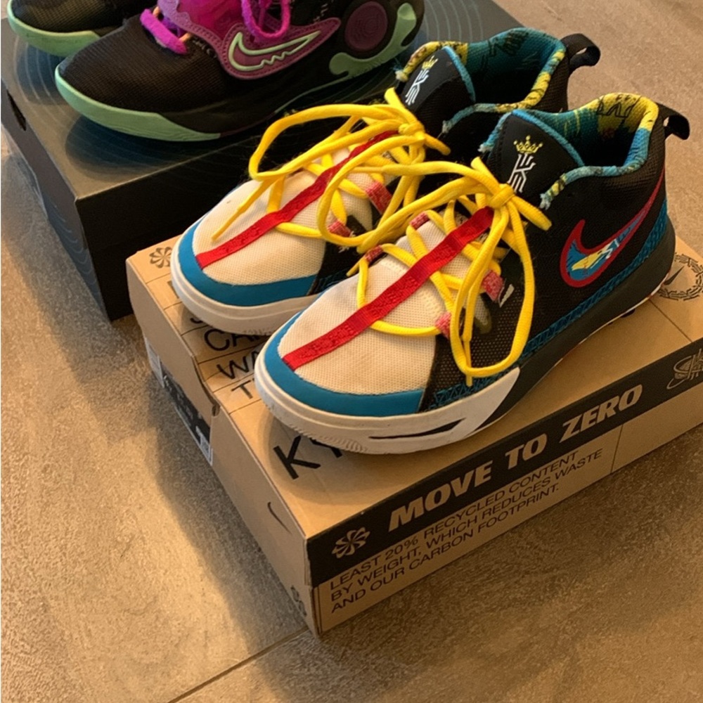 Nike Kyrie Flytrap Sneaker VI SE (GS) Size 4Y